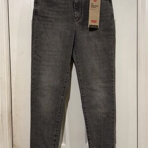 NWT Levi’s Women’s Gray Skinny Jeans